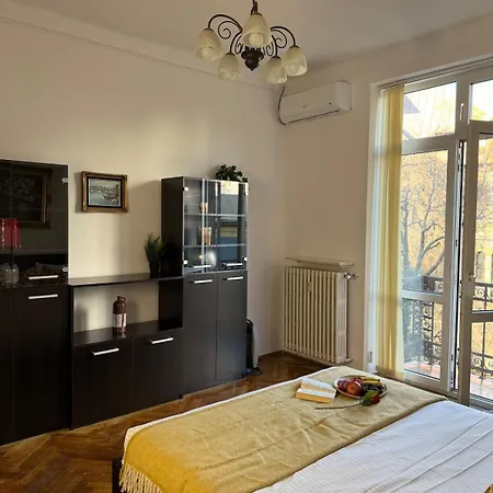 Apartment Elegant Getaway Cismigiu Park 3