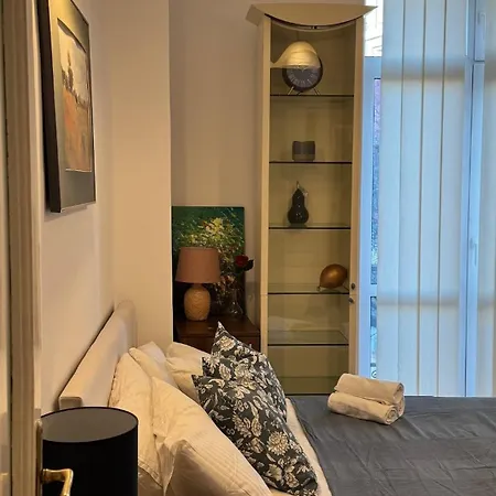 Apartment Elegant Getaway Cismigiu Park 3 *