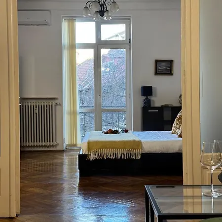 Elegant Getaway Cismigiu Park 3 Бухарест
